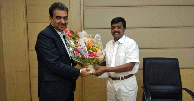 Saurer India Head Juneja Personally Felicitates P. Natraj Of KPR Mill