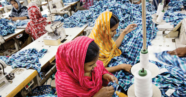 Bangladesh Textile Workers Protest New Minimum Wage Announcement